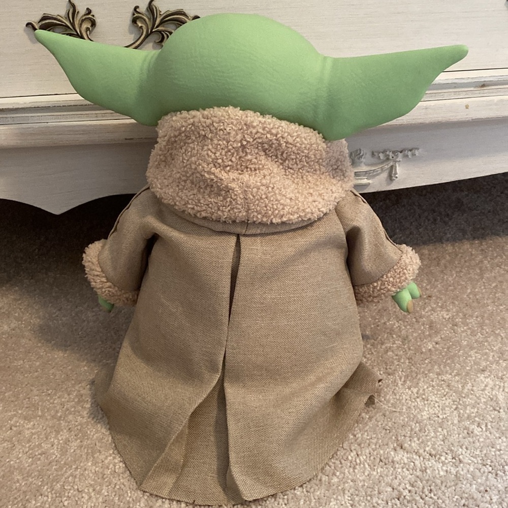 The Mandalorian Grogu/The Child Plush with Accessories - Picture 3 of 4